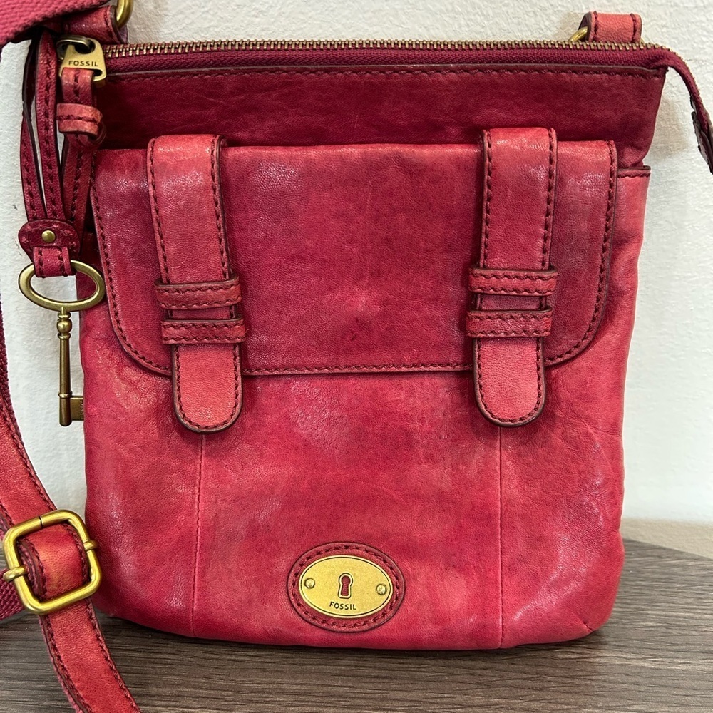 Fossil Red Leather Gold Key Vintage Crossbody Bag Purse - Picture 3 of 12
